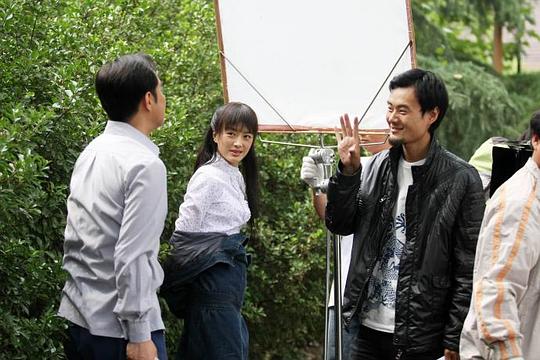 5分剧情:电视剧《真情错爱》讲述的是上世纪80年代纺织女工的生活和