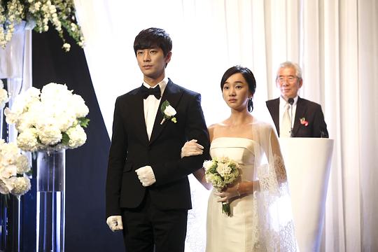 剧(周三周四播出的剧集)《假面》剧组日前首次进行了台词排练,秀爱