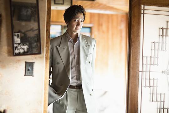 李海俊导演对拍摄非常严谨,每场戏都会反复和演员们讨论戏份,并一起