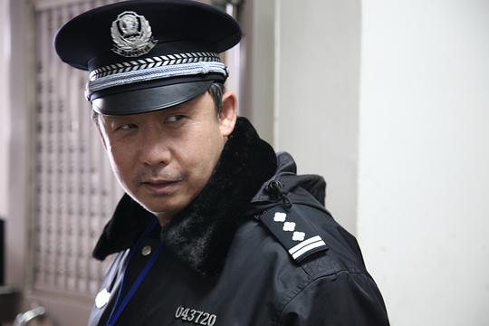 中成功化解春运公共安全危机的故事,既充分展现了人民警察履行职责,不