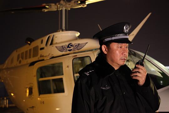 中成功化解春运公共安全危机的故事,既充分展现了人民警察履行职责,不