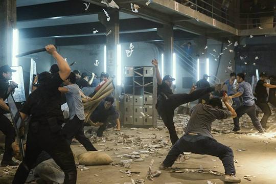 幕后花絮近日任达华出席名表发布时笑言,早前在泰国拍电影《杀破狼ii