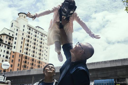 幕后花絮近日任达华出席名表发布时笑言,早前在泰国拍电影《杀破狼ii