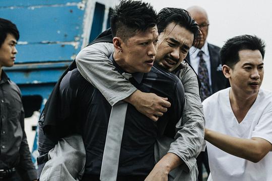 幕后花絮近日任达华出席名表发布时笑言,早前在泰国拍电影《杀破狼ii