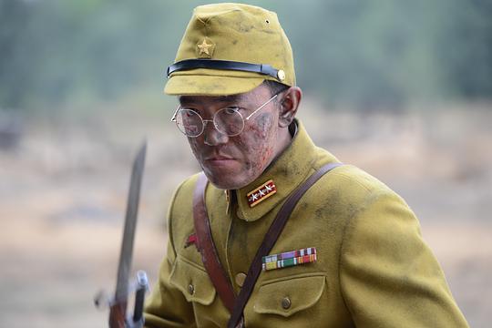 海报剧照剧情:1943年3月18日,新四军第3师第7旅第19团第4连82位勇士