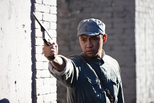 海报剧照剧情:1943年3月18日,新四军第3师第7旅第19团第4连82位勇士