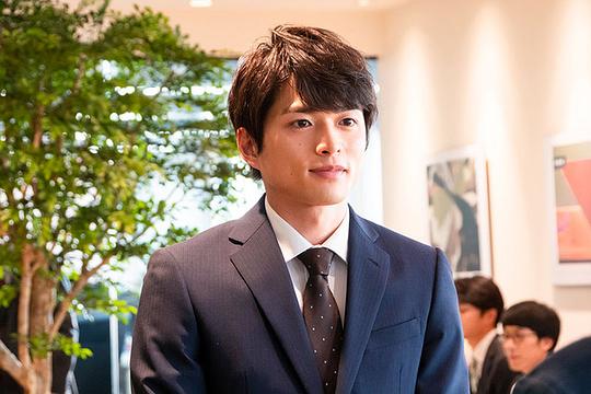 海报剧照剧情:女主角为"御手洗阳",职业是制鞋公司的女菁英,男主角为"