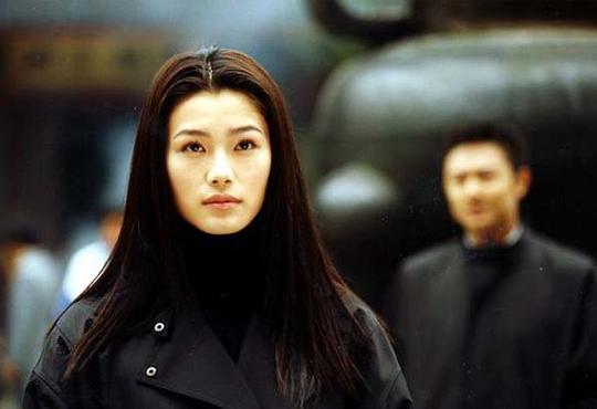 0分剧情:韩丁作为律师去南方小城平岭办事时邂逅了罗晶晶,他被罗晶晶