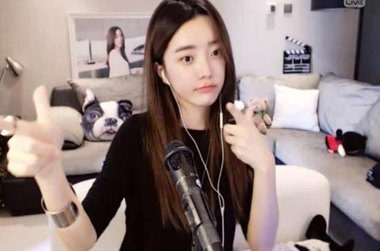 这位一周收礼物1068万的主播合照不输关晓彤