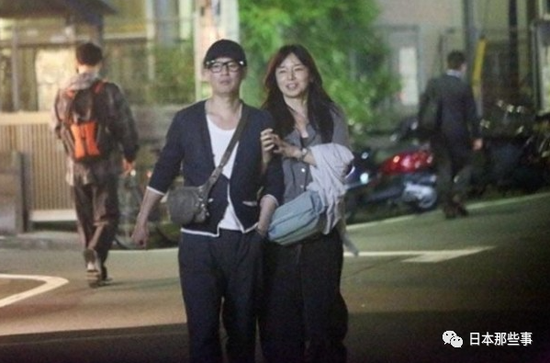 荣仓奈奈贺来贤人首次合体 登《时尚芭莎》封面