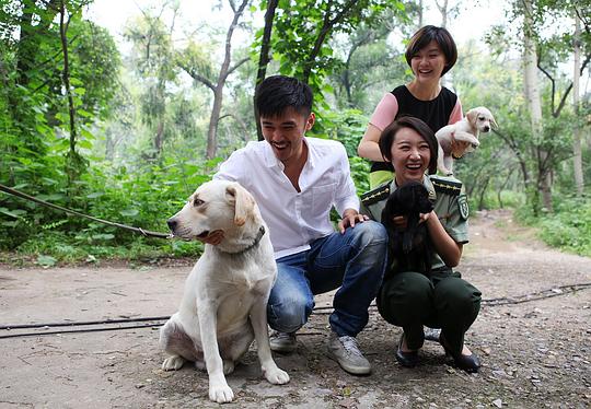 幕后花絮据悉,《神犬奇兵》将首度聚焦军旅中的人犬情,围绕一群军旅