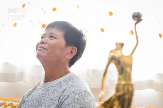 她端茶倒水28年,得了金像奖却不能去庆功宴……