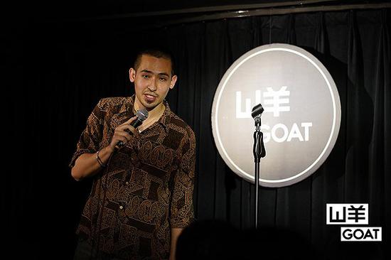 卡姆称话剧排得再好笑也不好笑:像开心麻花