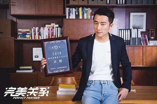 劇中黃軒飾演衛(wèi)哲一角