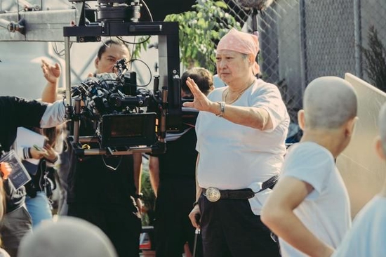导演洪金宝在《练功》拍摄现场。