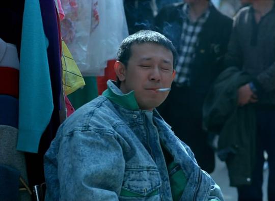 本命年穿红西装秀美腿获得奖项1990年第40届柏林国际电影节——银熊奖