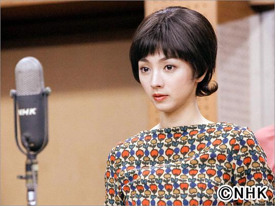 作为nhk的专属女演员,黑柳彻子见证了电视业的兴起与繁荣.