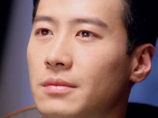 技艺后,熟练掌控一切千门技巧,加上与靳能的女儿靳轻(梁咏琪)情投意合