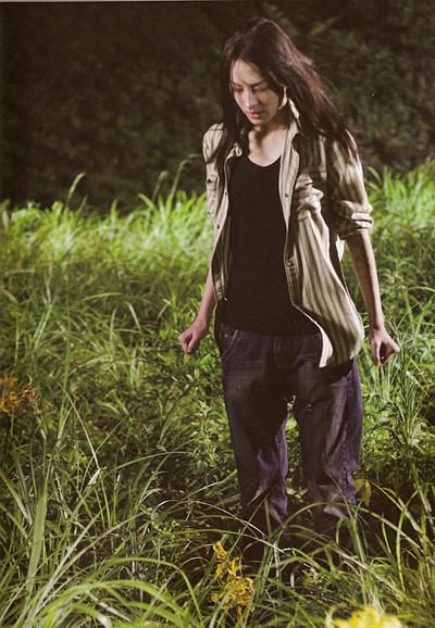 可爱教主杨丞琳饰演视讯女郎小绿,梁洛施则饰演刺青师傅竹子,两