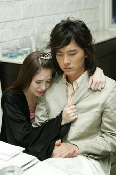 高中女学生,自从在开学典礼上看见代表新生致词的 江直树(郑元畅饰)后