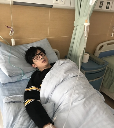 生病住院!做40档节目的薛之谦为何这么拼