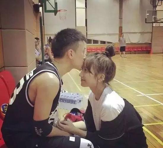 秦奋女友改名字换脸年龄造假_手机新浪网