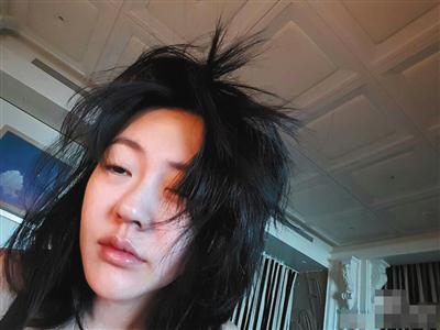 没有P图、没有摆拍,小S的自拍应该是微博界的一股清流。图片来自艺人微博