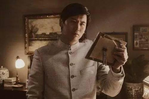 他正经的样子了95最负盛名的可能就是在都梁的三部曲《我是太阳》