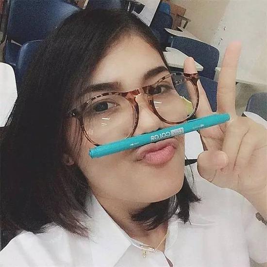 钢牙妹逆袭成泰国小姐后她竟然做出了这样的事