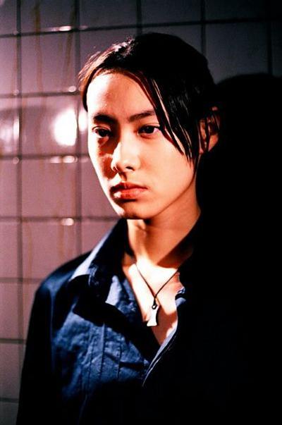 可爱教主杨丞琳饰演视讯女郎小绿,梁洛施则饰演刺青师傅竹子,两