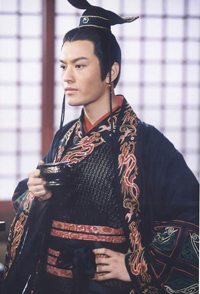 汉武帝刘彻十分悲痛,下旨以宰相之礼安葬此马.引起朝野,后宫一片议论.