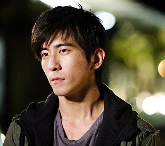 海报剧照剧情:海港城北区分局破案王陈在天(周渝民 饰),勿跟邱局长的