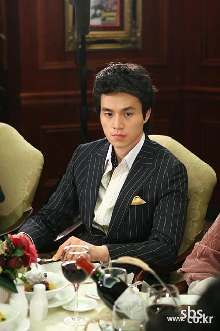 幕后花絮本剧由《豪杰春香》的编剧洪氏姐妹执笔,并邀得在豪剧饰演