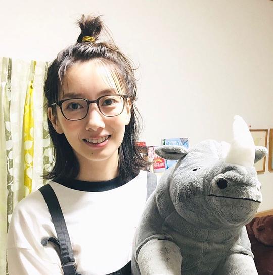 海报剧照剧情:为了准备结婚而辞去工作的也映子,居然被未婚夫以「有