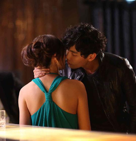 海报剧照剧情:电影《为了皇帝》是一部动作,犯罪体裁的电影,它以釜山