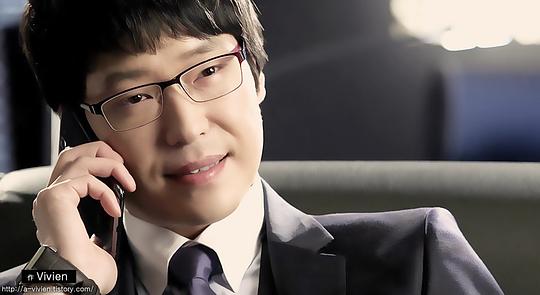 搜查1队队长金宇炫(苏志燮 饰)带领下属柳江美(李妍熙 饰),李泰均等人