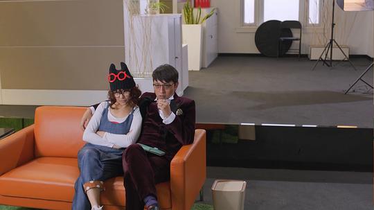 海报剧照剧情:一个是因童年阴影患上了厌食症的孤僻狂,一个是因乐天