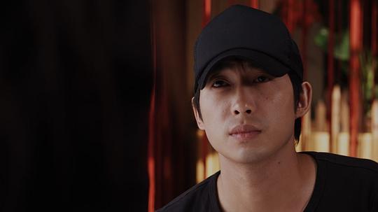 海报剧照剧情:影片《回忆之前忘记之后》讲述了一位在车祸中失忆的男