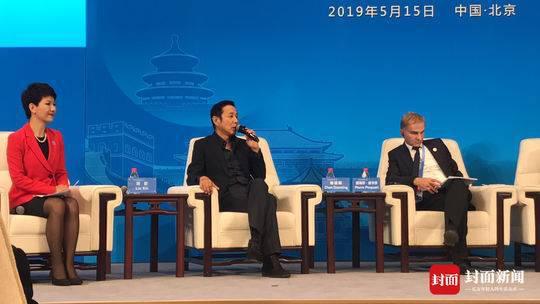 论坛上,陈道明说自己是“在艺从艺”,呼吁亚洲乃至全球的电影人与中国展开合作。摄影 封面新闻记者 柳青