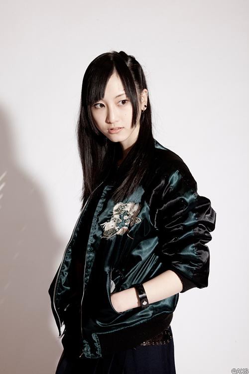 海报剧照剧情:马路须加学园可谓是不良女子们的天堂,在这里,拳头说明