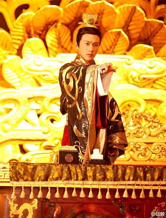 幕后花絮1,电视剧改编自大汉情缘系列小说《云中歌》,因为怕历史人物