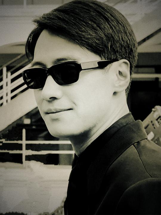 技艺后,熟练掌控一切千门技巧,加上与靳能的女儿靳轻(梁咏琪)情投意合