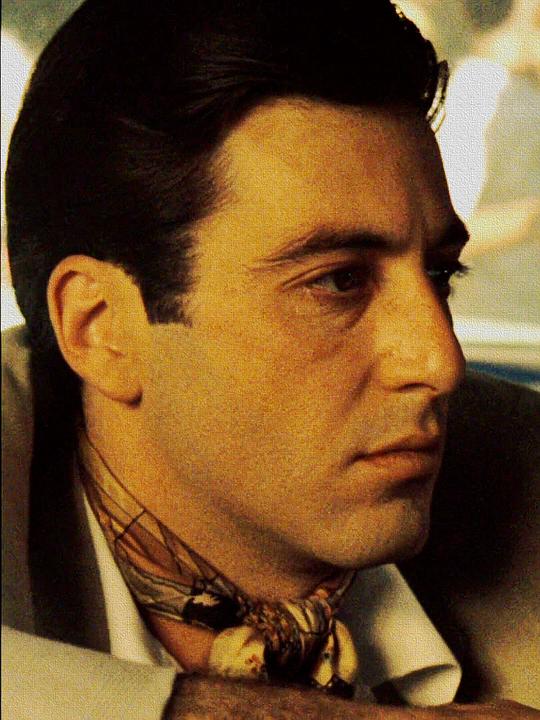 在长达200分钟的影片里,导演将第一代教父维托·克里昂在黑道的发迹与