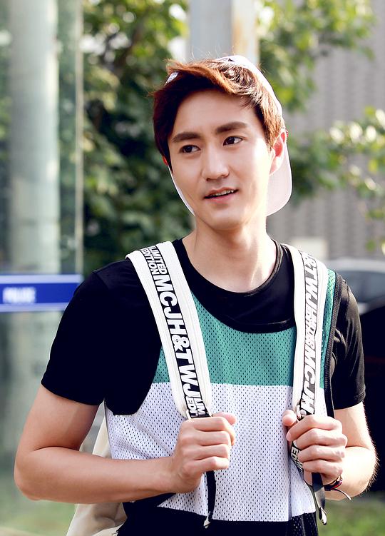 谁知这桩闹事意外促成了姚澜和大男孩陆小贝的不解