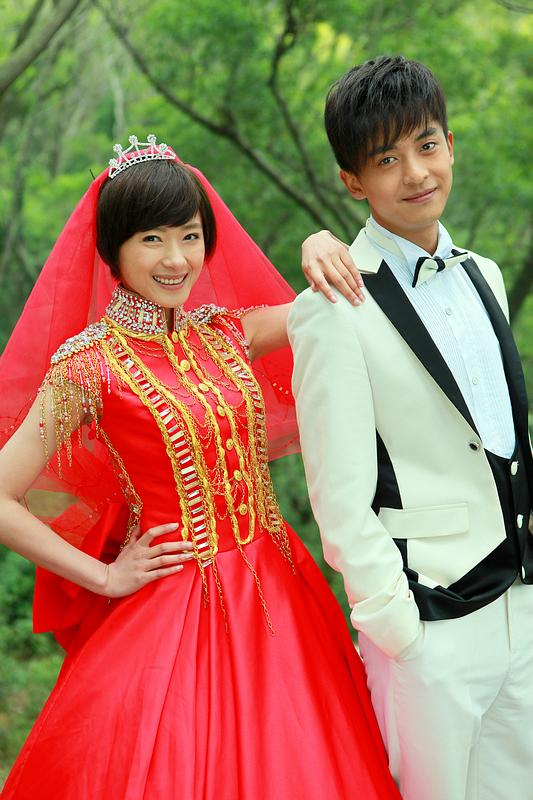 海报剧照剧情:父亲白尚武是军人出身,从小对四个女儿要求严格,采 取