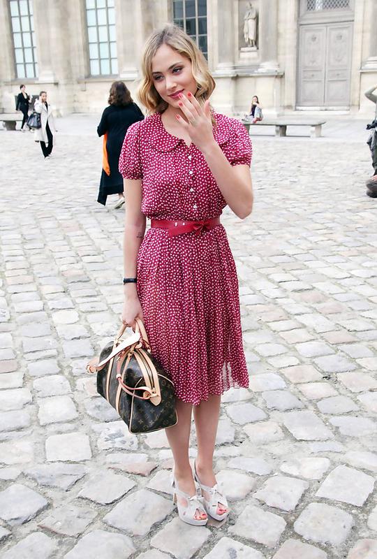 诺拉-阿娜泽德尔