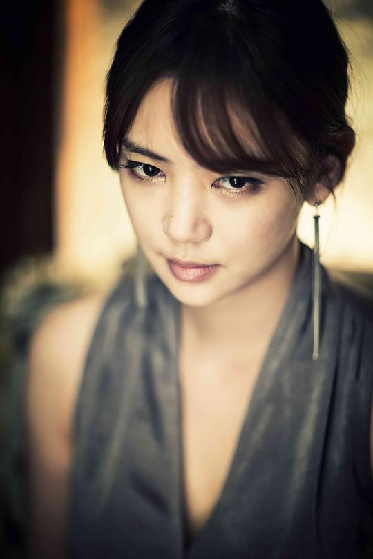 海报剧照剧情:电影《为了皇帝》是一部动作,犯罪体裁的电影,它以釜山