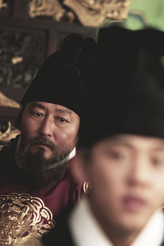 幕后花絮宋康昊,刘亚仁,文根英均在韩国影视界以以演技出众而闻名,但