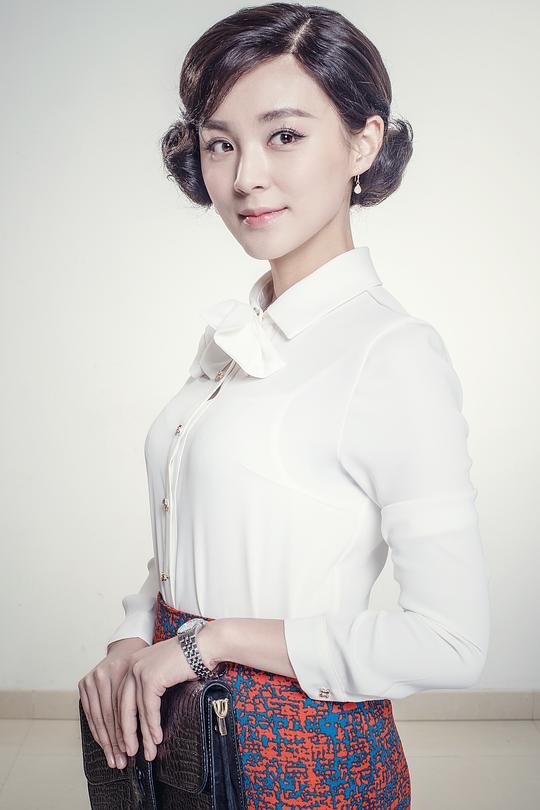 海报剧照剧情:抗战时期的上海,进步女青年韩疏影被婶婶陷害,被迫嫁给