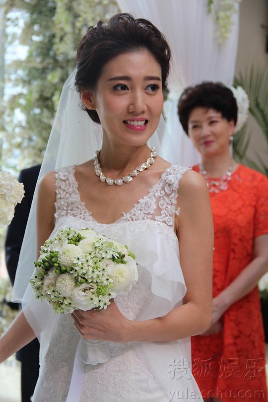 《小爸妈》讲诉了自诩为小资情调"辣妈潮爸"的80后小夫妻简单(高露